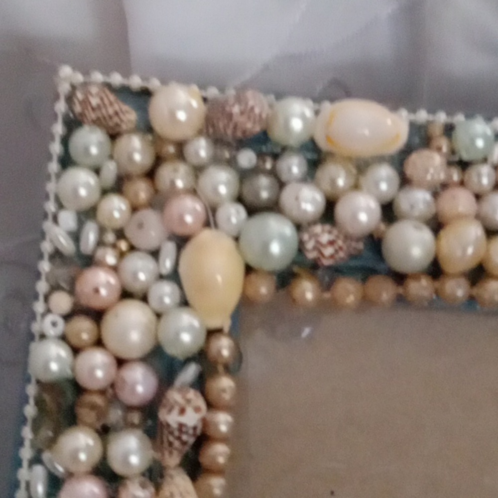 Beautiful Beaded Seashell Picture Frame - Picture 5 of 10